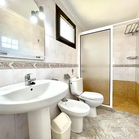 Bungalow De 1 Dormitorio Con Wifi Y Piscina En Playa Del Ingles Playa del Ingles (Gran Canaria)